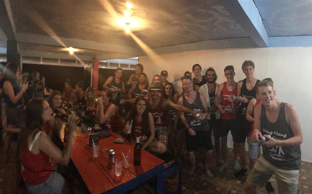 Real Vang Vieng Backpacker Hostel Экстерьер фото